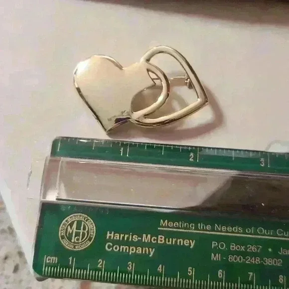 Vintage gold heart brooch pin gold tone pin - Picture 8 of 10